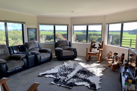 Photo of property in 124a Mountain Road, Sentry Hill, New Plymouth, 4373
