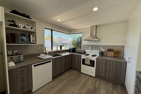 Photo of property in 2/21b Northcote Road, Northcote, Christchurch, 8052