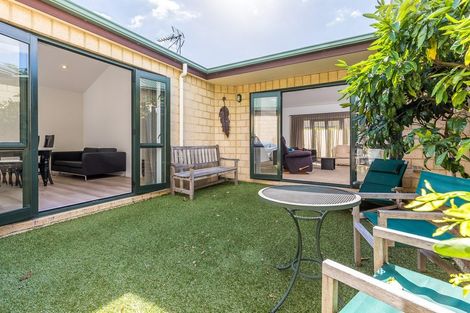 Photo of property in 9/52 Taharoto Road, Takapuna, Auckland, 0622