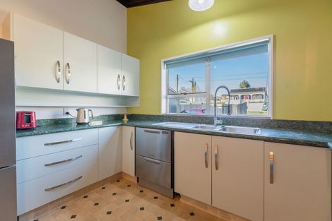 Photo of property in 20 Watts Street, Waipawa, 4210