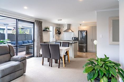 Photo of property in 6 Settler Avenue, Omokoroa, 3114