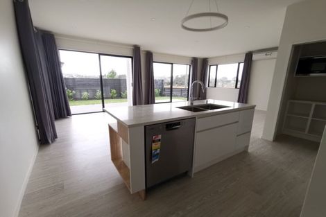 Photo of property in 29 Westgate Drive, Westgate, Auckland, 0614
