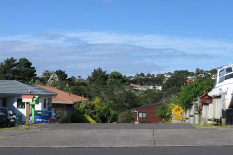 Photo of property in 1/57 Unsworth Drive, Unsworth Heights, Auckland, 0632