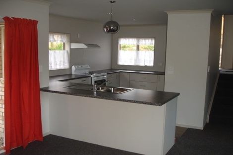 Photo of property in 64b Peverill Crescent, Papatoetoe, Auckland, 2025