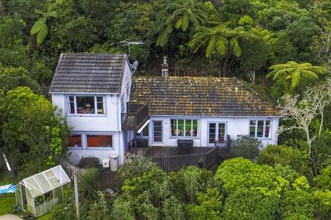 Photo of property in 15 Ferry Road, Days Bay, Lower Hutt, 5013