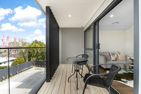 Photo of property in 16 Saint Catherine Crescent, West Harbour, Auckland, 0618