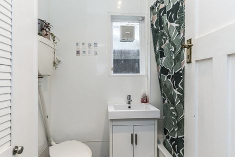 Photo of property in 2 Naughton Terrace, Kilbirnie, Wellington, 6022