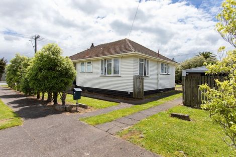 Photo of property in 1 Robertshawe Crescent, Dannevirke, 4930