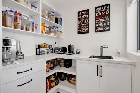 Photo of property in 60 Turangi Road, Motunui, Waitara, 4383