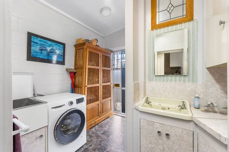 Photo of property in 300 Aberdeen Road, Gisborne, 4010