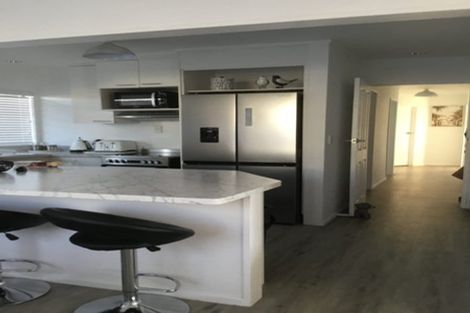 Photo of property in 5 Colenso Place, Otaki Beach, Otaki, 5512