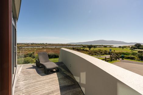 Photo of property in 116 Queens Road, Waikanae Beach, Waikanae, 5036
