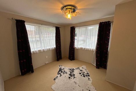 Photo of property in 17 Radiata Lane, Chatswood, Auckland, 0626