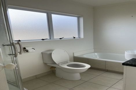 Photo of property in 2/17 Kells Place, Botany Downs, Auckland, 2010