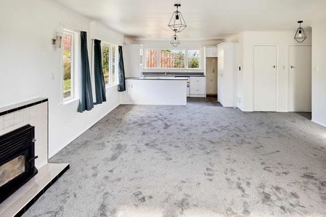 Photo of property in 22 Longcroft Terrace, Newlands, Wellington, 6037