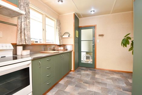 Photo of property in 4 Philip Street, Carterton, 5713