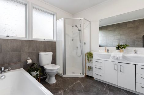 Photo of property in 24 Mandarin Place, Half Moon Bay, Auckland, 2012