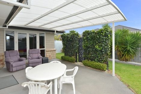 Photo of property in 18 Roto View, One Tree Point, 0118