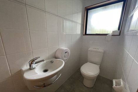 Photo of property in 1 Calypso Place, Rothesay Bay, Auckland, 0630