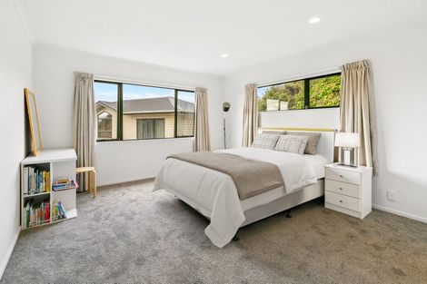 Photo of property in 5a Bishops Glen, Tawa, Wellington, 5028