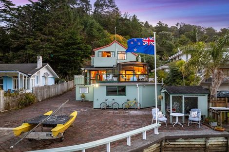 Photo of property in 8 Waiwera Road, Waiwera, Orewa, 0994