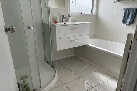 Photo of property in 21 Peterhouse Place, West Harbour, Auckland, 0618