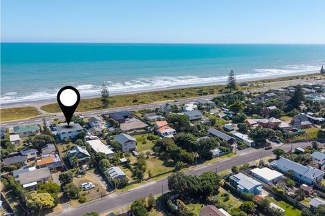 Photo of property in 100b Marine Parade, Otaki Beach, Otaki, 5512