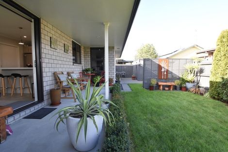 Photo of property in 2 Hereford Drive, Carterton, 5713