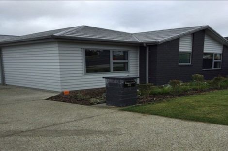 Photo of property in 35 Syd Grant Crescent, Orewa, 0931