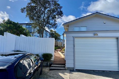 Photo of property in 1/17 Athena Drive, Totara Vale, Auckland, 0629