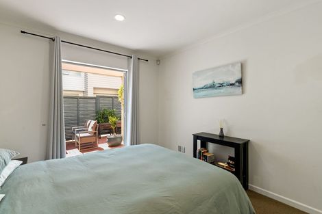 Photo of property in 2/15 Roxburgh Street, Mount Victoria, Wellington, 6011