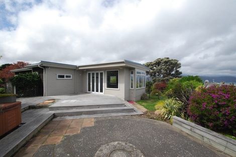 Photo of property in 28 Singers Road, Korokoro, Lower Hutt, 5012