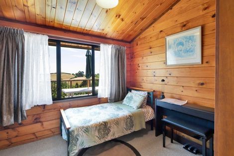 Photo of property in 17a Saint Ives Grove, Whalers Gate, New Plymouth, 4310