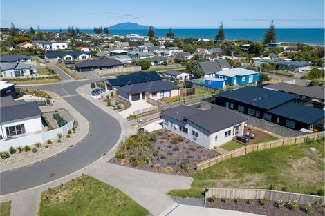 Photo of property in 5 Seagrass Place, Otaki Beach, Otaki, 5512