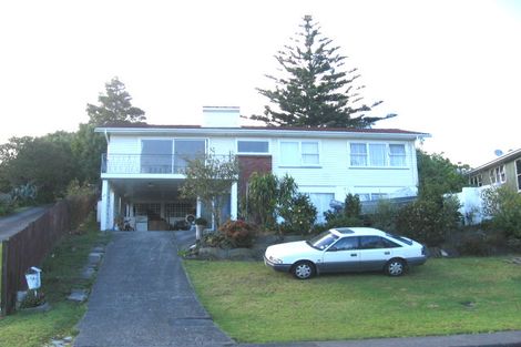 Photo of property in 33 Shanaway Rise, Hillcrest, Auckland, 0627