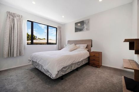 Photo of property in 15d Pipitea Place, Massey, Auckland, 0614