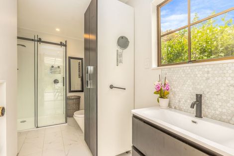 Photo of property in 261 Te Moana Road, Waikanae, 5036