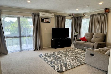 Photo of property in 4 Thistledew Place, Bayview, Auckland, 0629