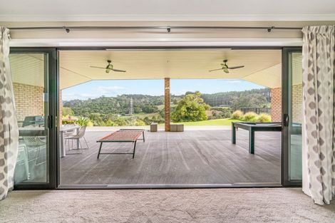 Photo of property in 165b Oraha Road, Kumeu, 0892