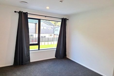 Photo of property in 15 Joseph Bolton Crescent, Wallaceville, Upper Hutt, 5018