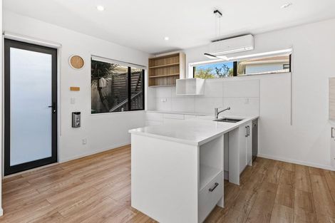 Photo of property in 4a Trengove Place, West Harbour, Auckland, 0618