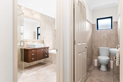 Photo of property in 2 Compton Grove, Huntington, Hamilton, 3210