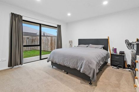 Photo of property in 1 Molesworth Street, Carterton, 5713