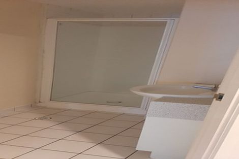 Photo of property in Terrace Heights Apartments, 2e/163 The Terrace, Wellington Central, Wellington, 6011