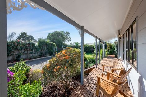 Photo of property in 16 Taihiki Road, Clarks Beach, 2122