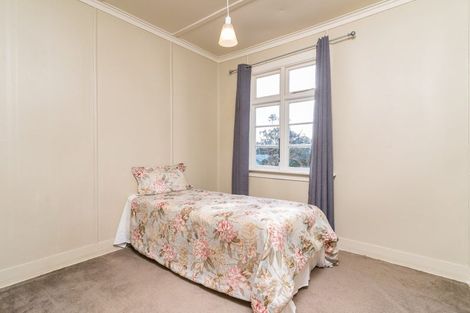 Photo of property in 27 Marine Parade, Macandrew Bay, Dunedin, 9014