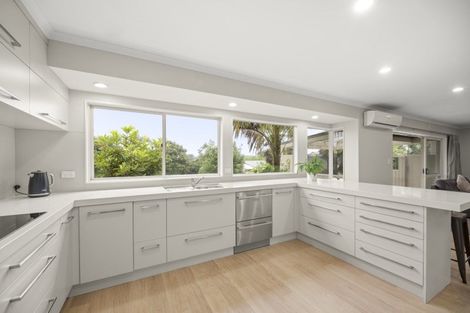 Photo of property in 1 Frank Knight Place, Waiuku, 2123