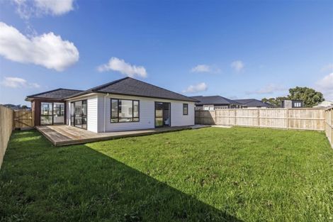 Photo of property in 11 Len Ireland Drive, Kumeu, 0810