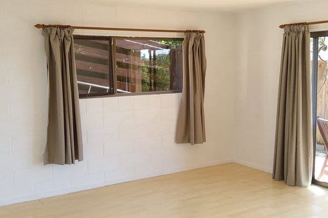 Photo of property in 13 Robin Lane, Browns Bay, Auckland, 0630