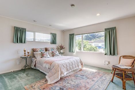 Photo of property in 112 Oxford Street, Tawa, Wellington, 5028